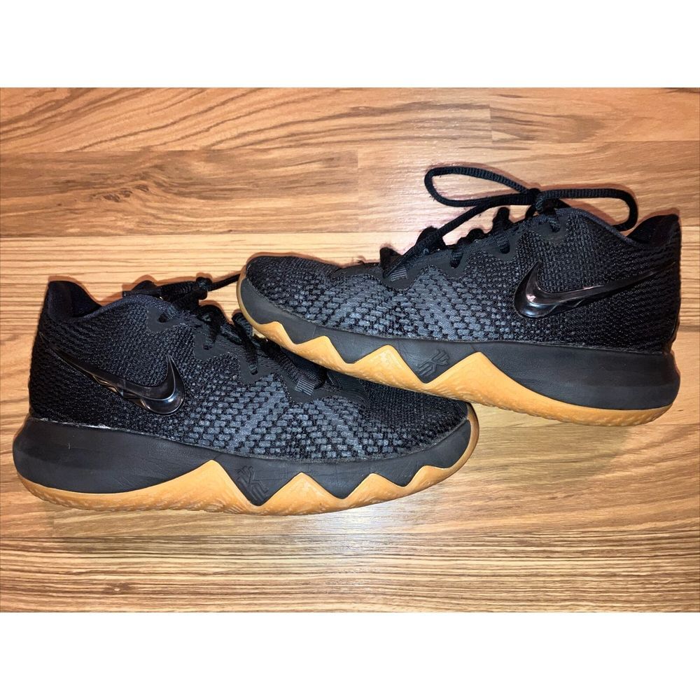 Nike Kyrie Flytrap Black-Metallic Gold RARE Shoes Sneakers Boys 4Y 4 Youth